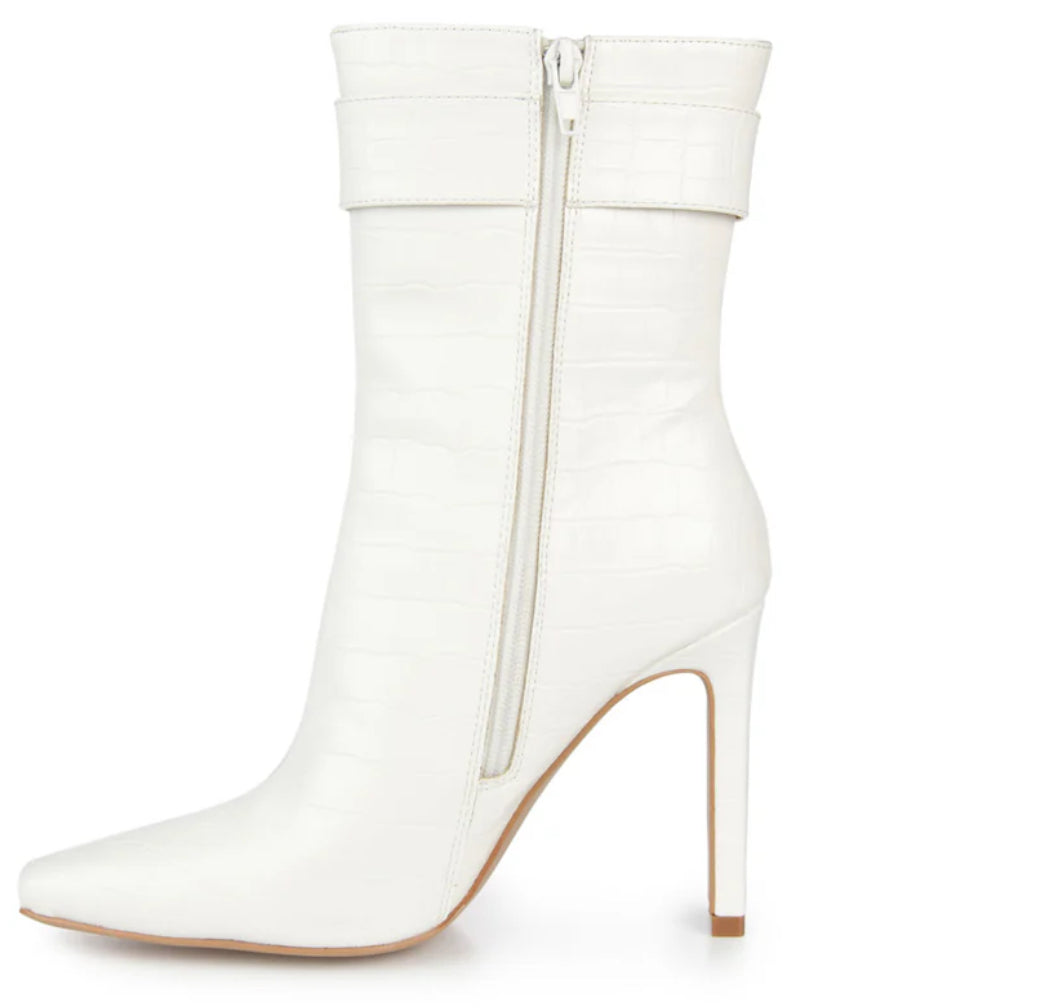JOURNEE COLLECTION ELANIE ZIP UP BOOTIE IN FAUX CROCO